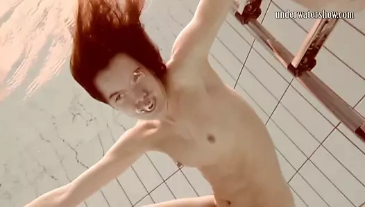 Gazel podvodkova süper sıcak sualtı genç çıplak