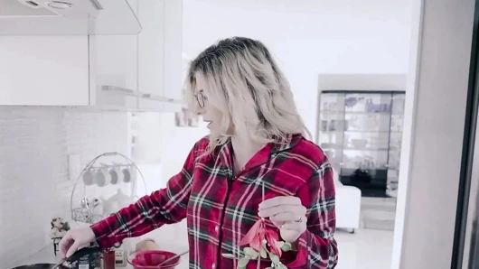 Büyük memeli üvey anne Cory Chase soyunuyor ve üvey oğluna Noel hediyesini erken veriyor - pervmom