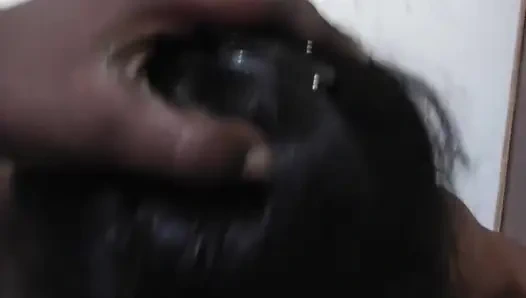 Hintli kız sert sakso çekiyor