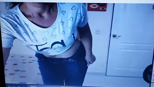 34 yrs old Curvy Milf in Jeans