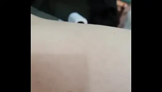 Her şey kocasının hoşuna gidiyor gibi ayaklar