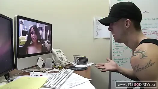 Güzel siyah amcık, ilk kez beyaz yarağı deniyor
