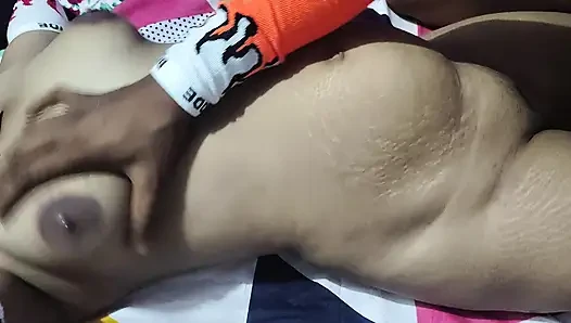 Üvey kız kardeş üvey erkek kardeşinin göğüslerini emiyor hd video