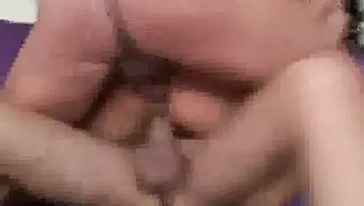 Büyük memeli bal iki yarakla birden sikiliyor