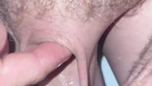 Minik yarağımla oynuyorum