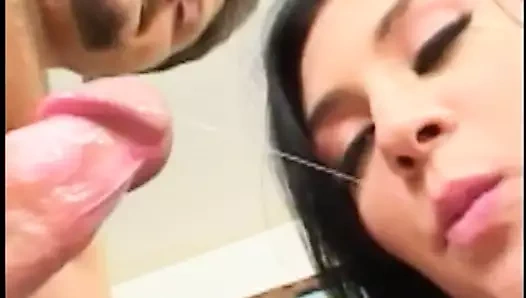 Kolej karma eğitim yapan alır bir doggystyle anal sikme üzerinde bir kanepe