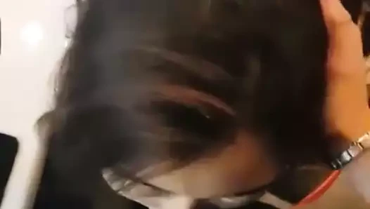 Kore kız verir oral seks