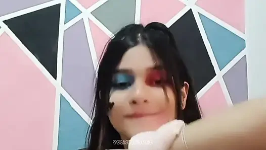 Sadık takipçilerimle görüntülü görüşmeler size büyük göğüslerimi ve vajinamı gösteriyorum