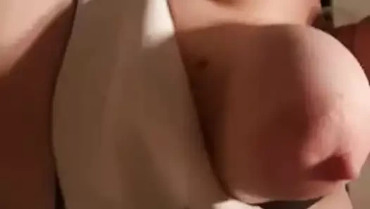 doğal göğüsleri sıçrayan