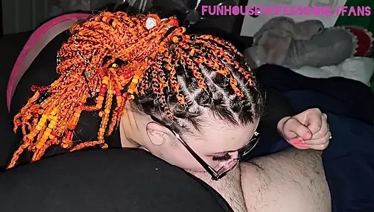 Pembe külot götü yarağını yutuyor ve boşalıyor