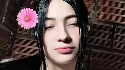 Kolombiyalı fenomen hayranları için mastürbasyon yapıyor