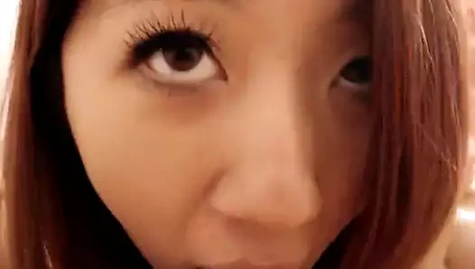 Bir kadın bir deldi dilde darbe