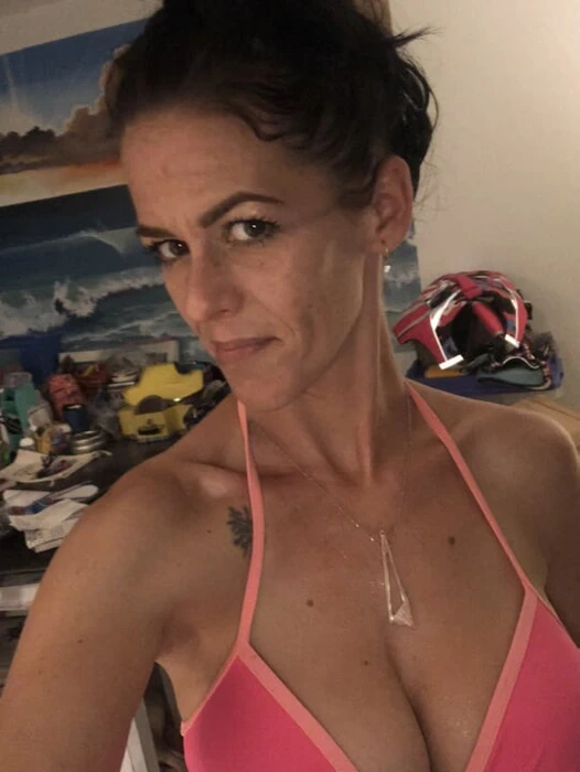 Yalnız, evli kadın derlemesi