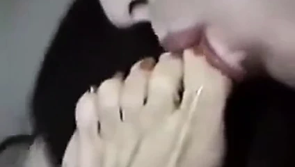 renee alır onu ayaklar tapılan