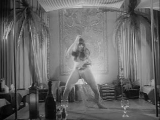 Batılı egzotik dansçı