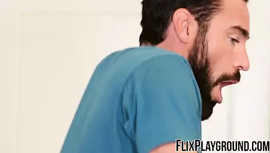 Sıcak bir damızlık tarafından birçok şekilde dövülmeyi seviyor