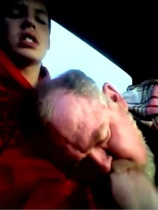 A Novara Graziano Fortina in auto lo succhia a un ragazzo.mp