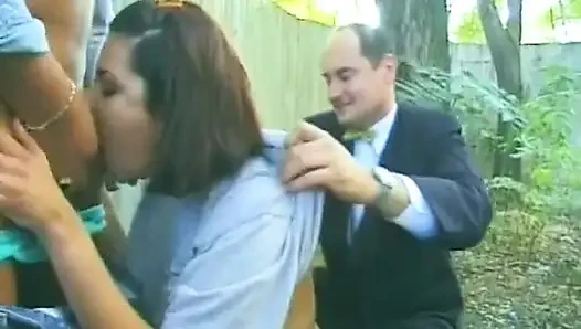 Büyük memeli Alman hatun açık havada amını sikiyor