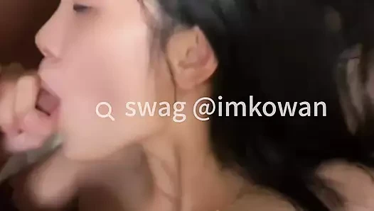 Yüz ve yutma sonra, azgın karısı imkowan mastürbasyon yapmaya devam ediyor. swag.live