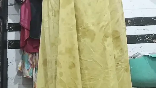 Priya bhabi pazar günü banyo videosunu tadını çıkarıyor