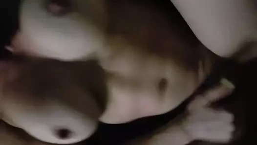 Fitness mynxxx göğüslerine boşalma