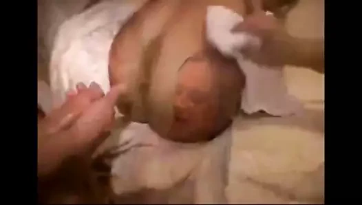 Müthiş cumshot sağ göz arasında bir muhteşem milf