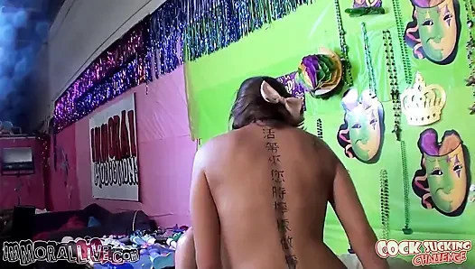 Riley Reid ve seksi arkadaşının ilk grup seks partisi çift yüze boşalma - tüm grup seks