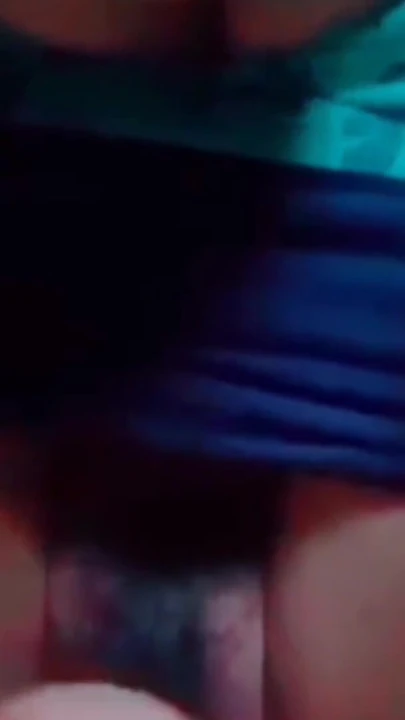 Hintli kız amcığıyla şiddetle oynuyor, video buradan. Videoda güzel figürlü Hintli | Klip 1