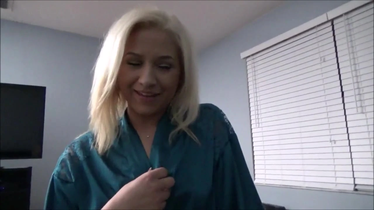 सौतेले पिता प्यारी सौतेली बेटी को दिलासा देते हैं - पारिवारिक चिकित्सा