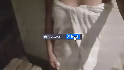 Sürtük Alman kız saunada mastürbasyon yaparken yakalandı