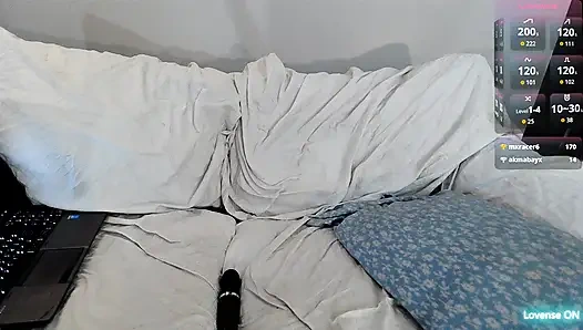 Yayında boşalıyor