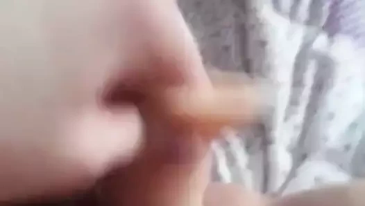 Genç Alman kız fışkırtma ile büyük yapay penis