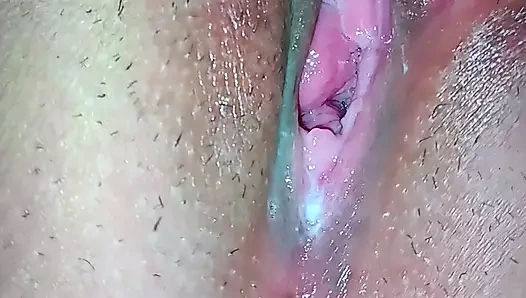 Üvey erkek kardeş ve üvey kız kardeş seks havası için ön sevişme yapıyor