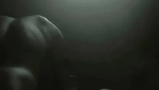 Sikimi tutmayı seviyor