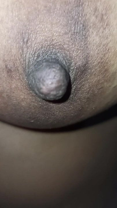 Desi milf gösterilen koltuk altı saç ve göğüsler