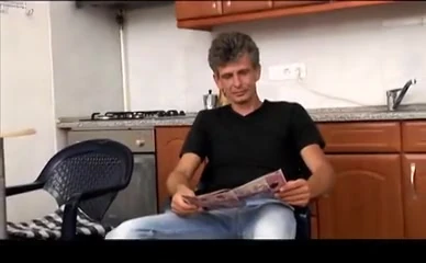 Muhteşem hatun sıkı amcığının özürlü bir adam tarafından sikilmesinin tadını çıkarıyor