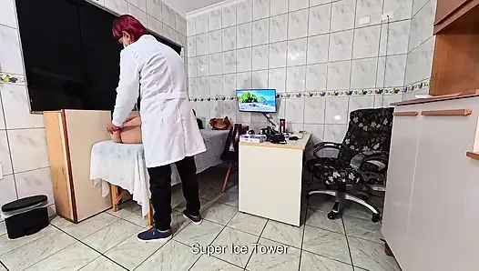 İçinde sperm tutmak için tıkaç sokma ve anal seks içeren anal muayene.
