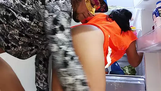 Ateşli adam her zaman beni sikmek istiyor - götümü sikmek istiyor.