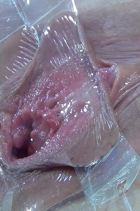 1 Yalayan Vajina Çok Yakın Değil