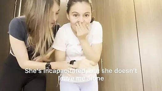 İki lezbiyen arabada seks yapıyor