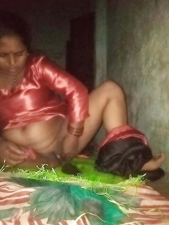 Bhabi ne baiya ke bal saf kiye fir chudai ki