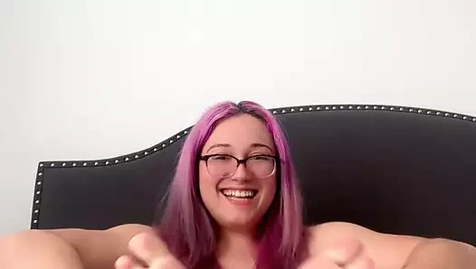 Güzel ayak parmaklarımı emiyor