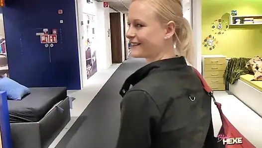 Mobilya Mağazasında mega