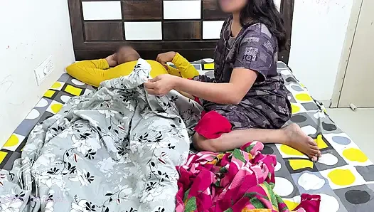 Komal'ın kocası Bombay'a gitti, o da kayınbiraderimle yatmaya gitti.