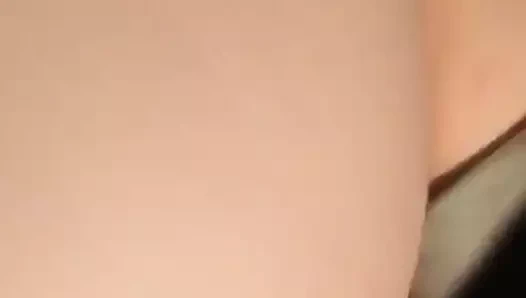 Karısı benim için sallıyor