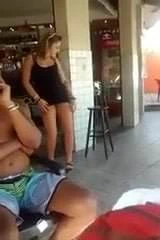 Hacen una pelicula en el bar