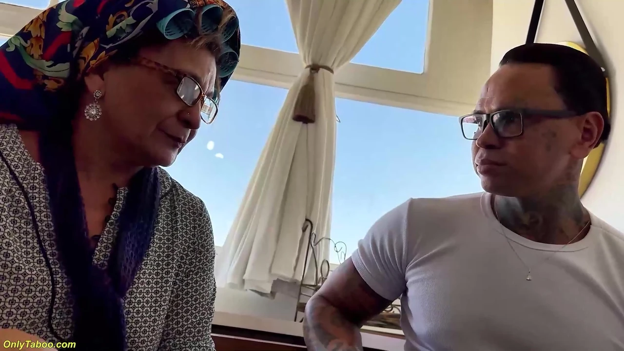 mature gets ass fucked by real estate agent