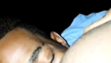 Eşcinsel götünü dilliyor