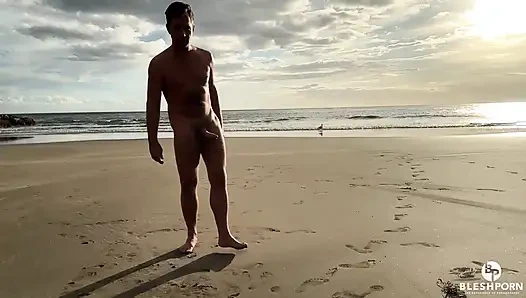 Tim Blesh plajda açık havada boşalma