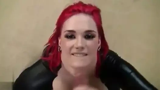 Azgın kızıl saçlı bebek